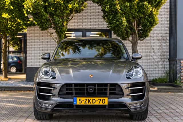 Porsche Macan (2015) thumbnail 2