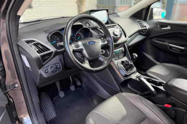 Ford Kuga (2015) thumbnail 4