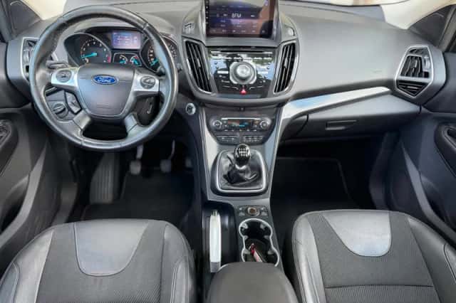 Ford Kuga (2015) thumbnail 5