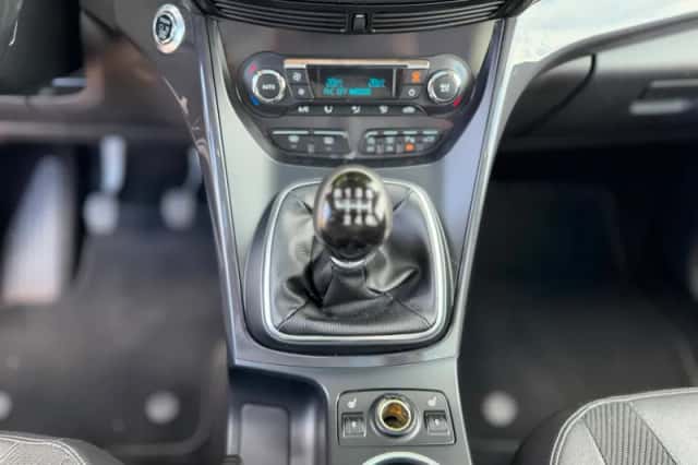 Ford Kuga (2015) thumbnail 6