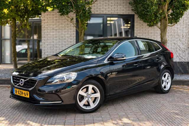 Volvo V40 (2014) thumbnail 1