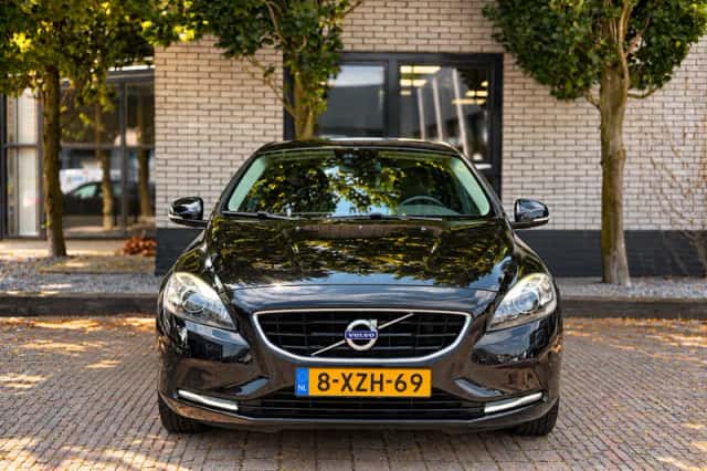 Volvo V40 (2014) thumbnail 2
