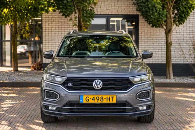 Volkswagen T-Roc (2019) thumbnail 2