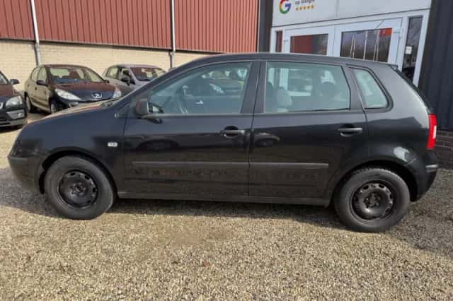 Volkswagen Polo (2004) thumbnail 2