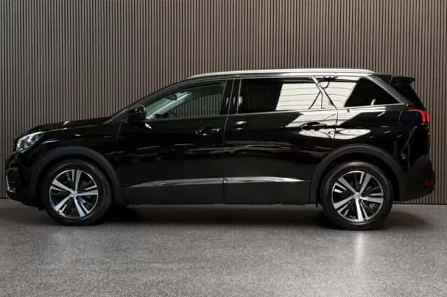 Peugeot 5008 (2018) thumbnail 2