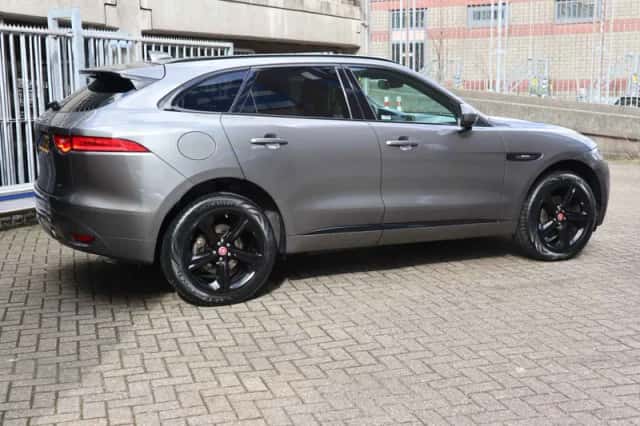 Jaguar F-Pace (2018) thumbnail 2