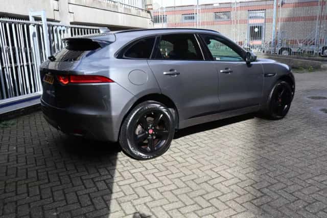 Jaguar F-Pace (2018) thumbnail 3