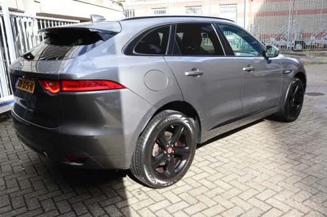 Jaguar F-Pace (2018) thumbnail 4