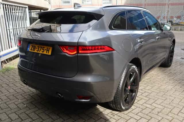 Jaguar F-Pace (2018) thumbnail 5