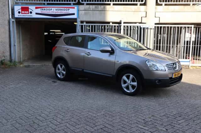 Nissan Qashqai (2009) thumbnail 3