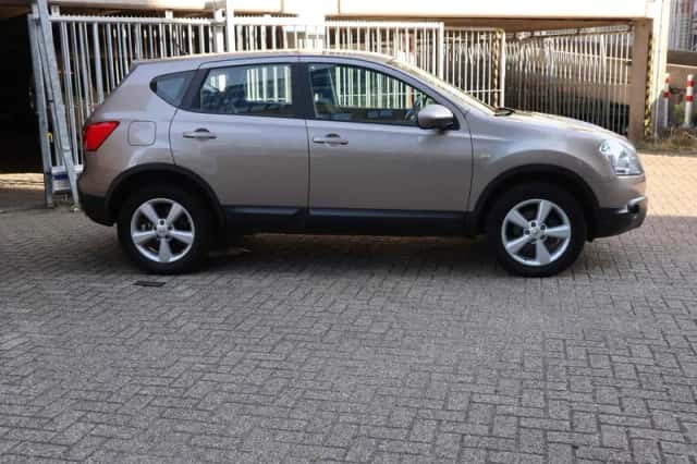 Nissan Qashqai (2009) thumbnail 4