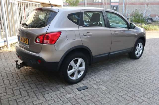 Nissan Qashqai (2009) thumbnail 5
