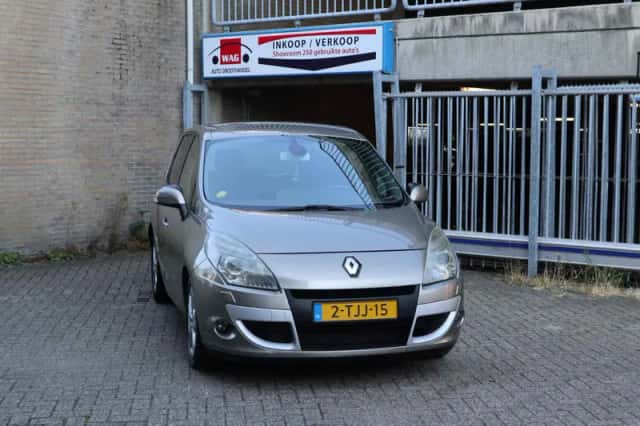 Renault Scénic (2009) thumbnail 1
