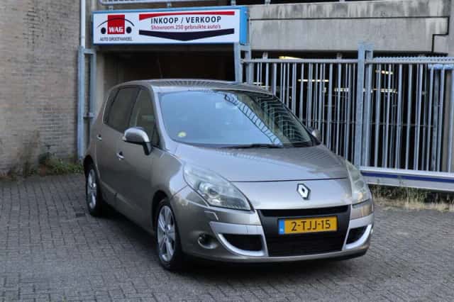 Renault Scénic (2009) thumbnail 2