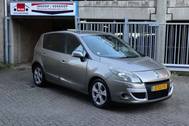 Renault Scénic (2009) thumbnail 3