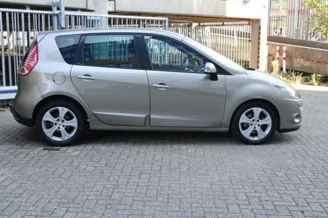 Renault Scénic (2009) thumbnail 5