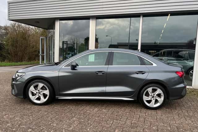 Audi A3 (2022) thumbnail 2
