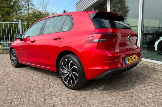Volkswagen Golf (2022) thumbnail 3