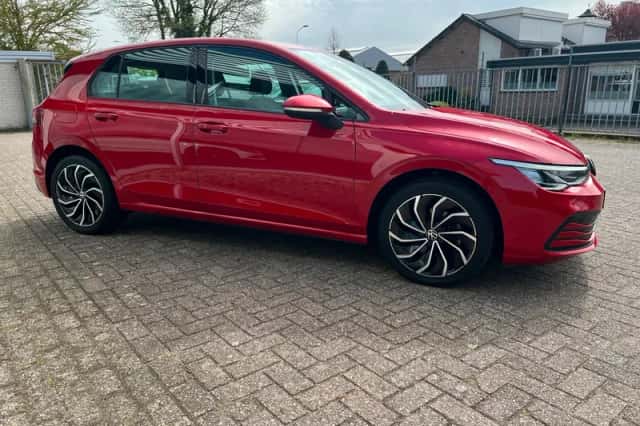 Volkswagen Golf (2022) thumbnail 4