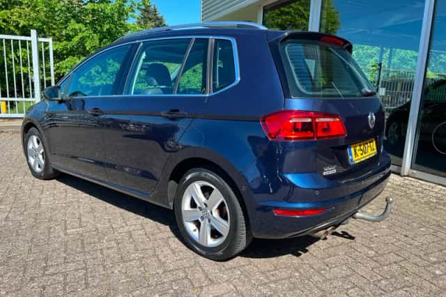 Volkswagen Golf Sportsvan (2016) thumbnail 3