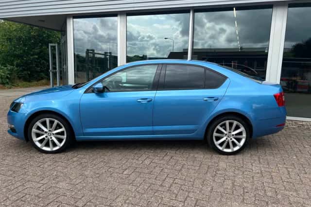 Škoda Octavia (2019) thumbnail 2
