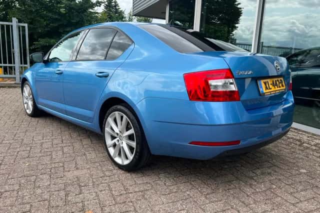 Škoda Octavia (2019) thumbnail 3