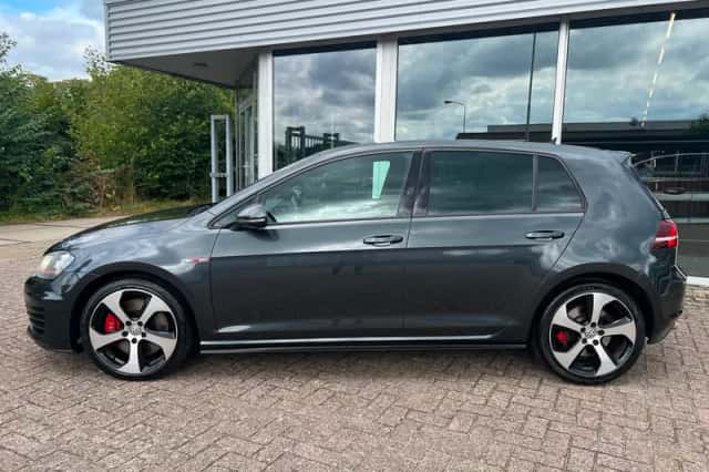 Volkswagen Golf (2014) thumbnail 2
