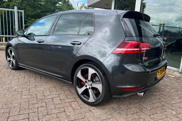 Volkswagen Golf (2014) thumbnail 3