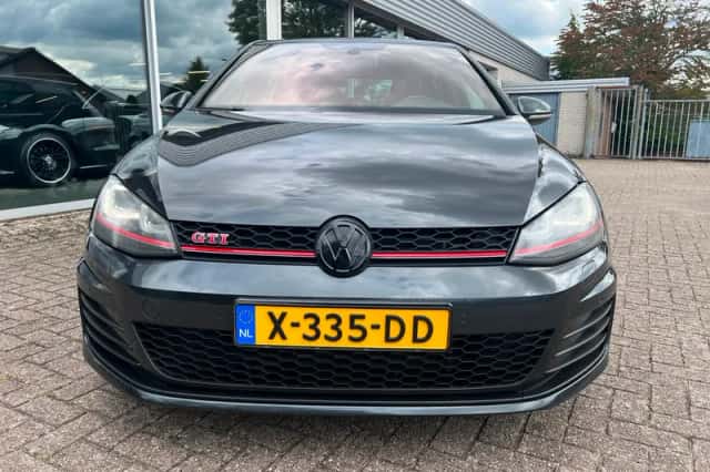Volkswagen Golf (2014) thumbnail 5