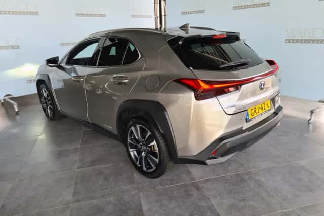 Lexus UX (2022) thumbnail 6