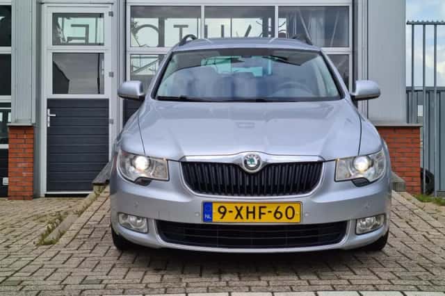 Škoda Superb (2013) thumbnail 2