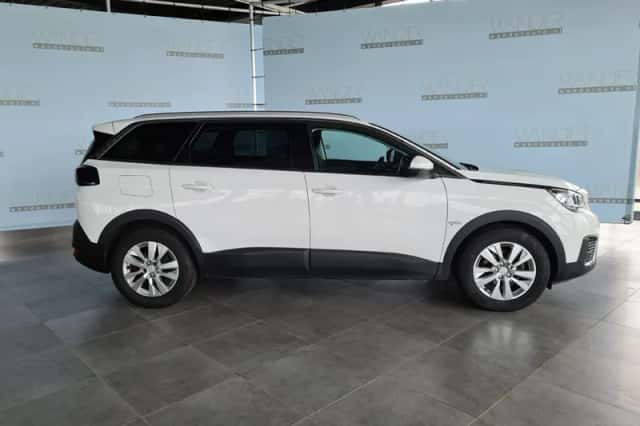 Peugeot 5008 (2017) thumbnail 6