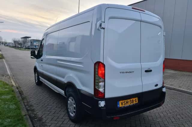 Ford Transit (2022) thumbnail 2