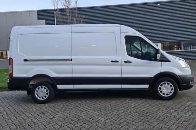 Ford Transit (2022) thumbnail 4