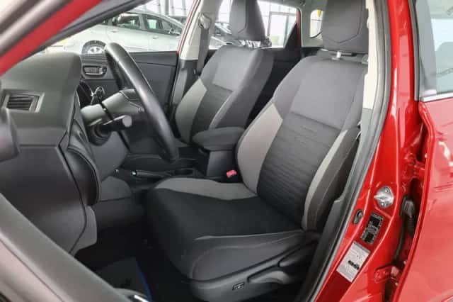 Toyota Auris (2016) thumbnail 2