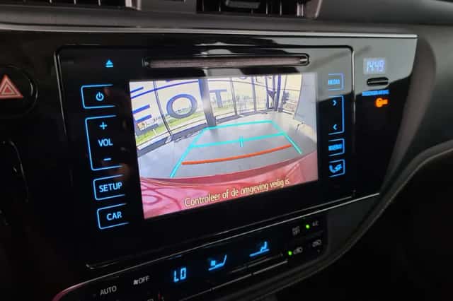 Toyota Auris (2016) thumbnail 4