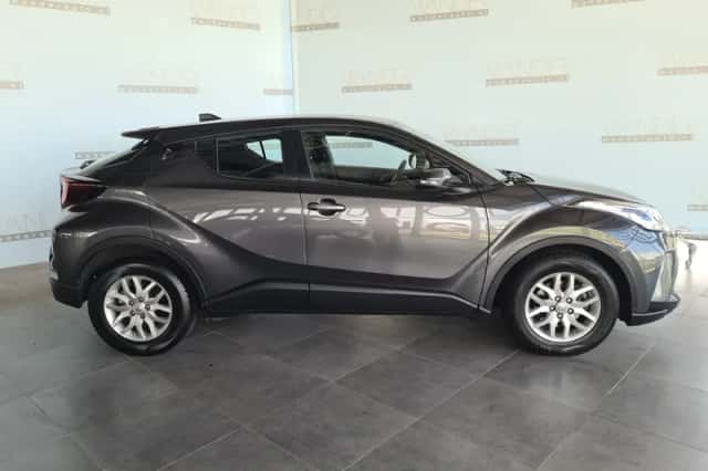 Toyota C-HR (2022) thumbnail 6