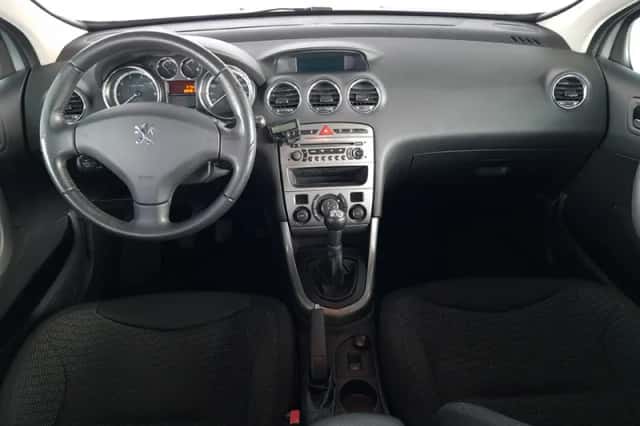 Peugeot 308 (2009) thumbnail 4