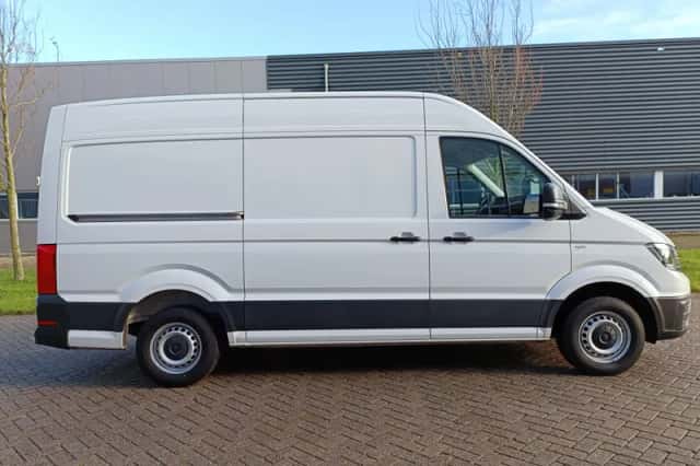 Volkswagen Crafter (2021) thumbnail 2