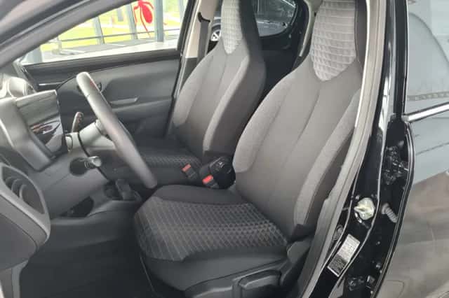 Peugeot 108 (2021) thumbnail 3