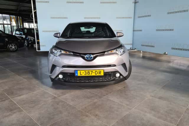 Toyota C-HR (2018) thumbnail 6