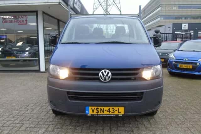 Volkswagen Transporter (2012) thumbnail 2