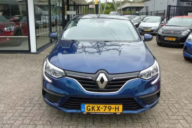 Renault Mégane (2018) thumbnail 2