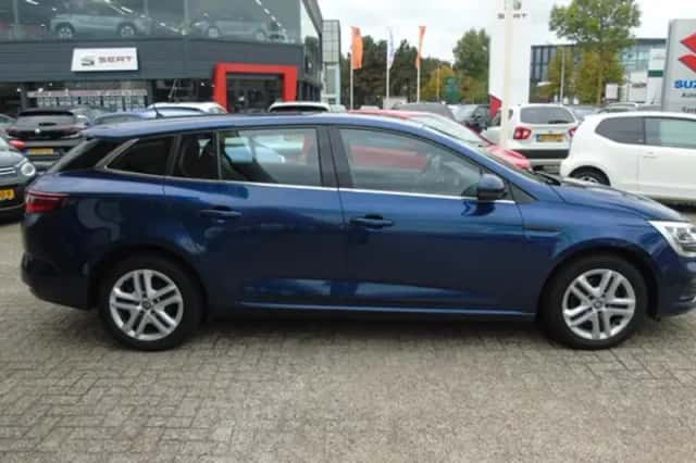 Renault Mégane (2018) thumbnail 4