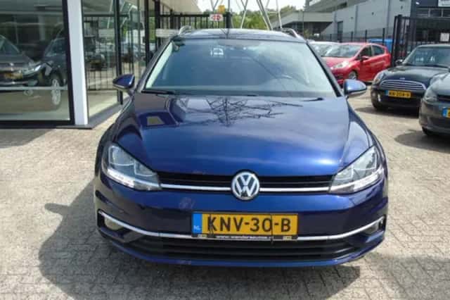 Volkswagen Golf (2019) thumbnail 2