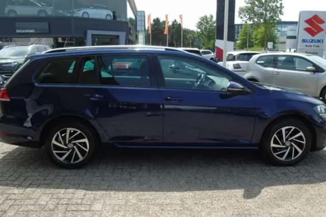 Volkswagen Golf (2019) thumbnail 4