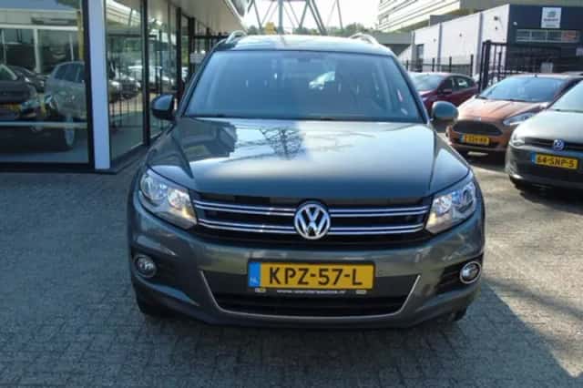 Volkswagen Tiguan (2015) thumbnail 2