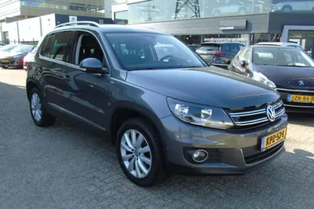 Volkswagen Tiguan (2015) thumbnail 3