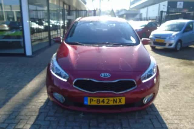 Kia Ceed (2012) thumbnail 2