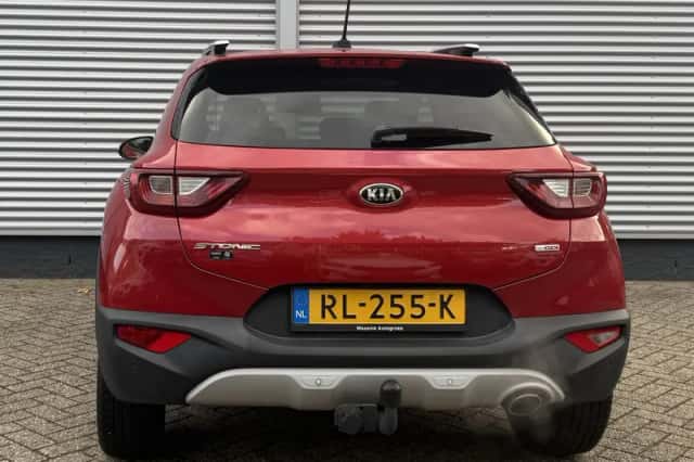 Kia Stonic (2018) thumbnail 4
